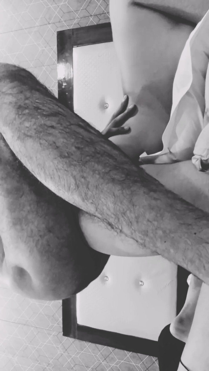 Rishi: Bahar Nikalo Mar Jaugi Me Aaram Se Kro Makan Malik...