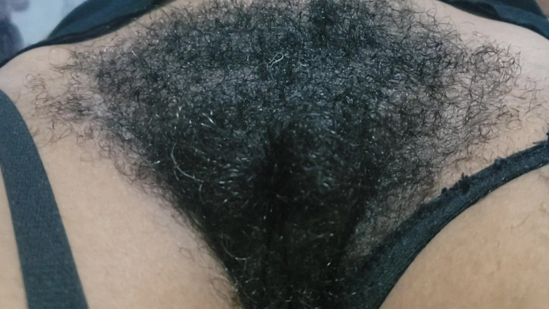 Lovemina: Gara-gara ngentot sama pasangan, memek berbulu tante seksi ini dientot...