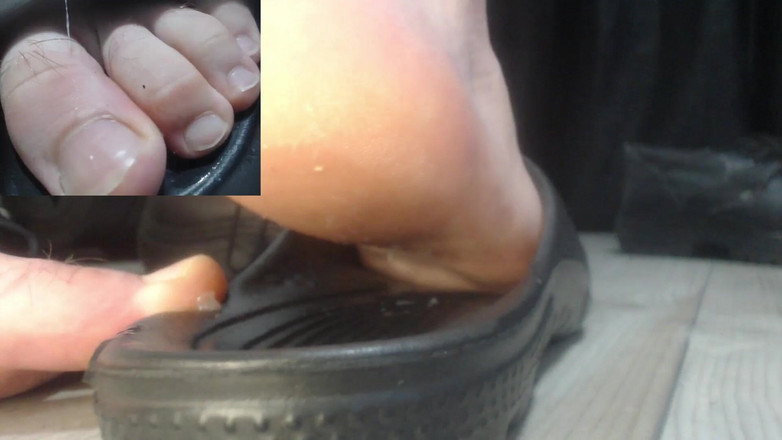 Hunky time: Tinh trùng nam và dép