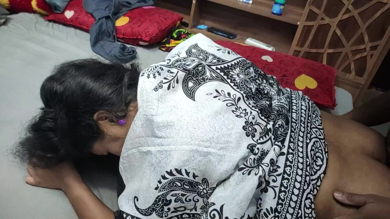 Vaigavarun45: Mallu - maestra universitaria follada dura romántica caliente en camisón con...