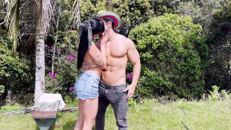 Duncan Saint: Ripped Gardener Fucks Her Under the Hot Sun