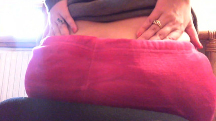 Nicoletta Embassi: 在聪明的工作中工作的令人兴奋的放屁想要闻它们吗？