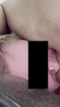 De jaloerse vrouw heeft de homevideo van haar man gelekt waarop hij in de mond van een student neukt. Sperma eten