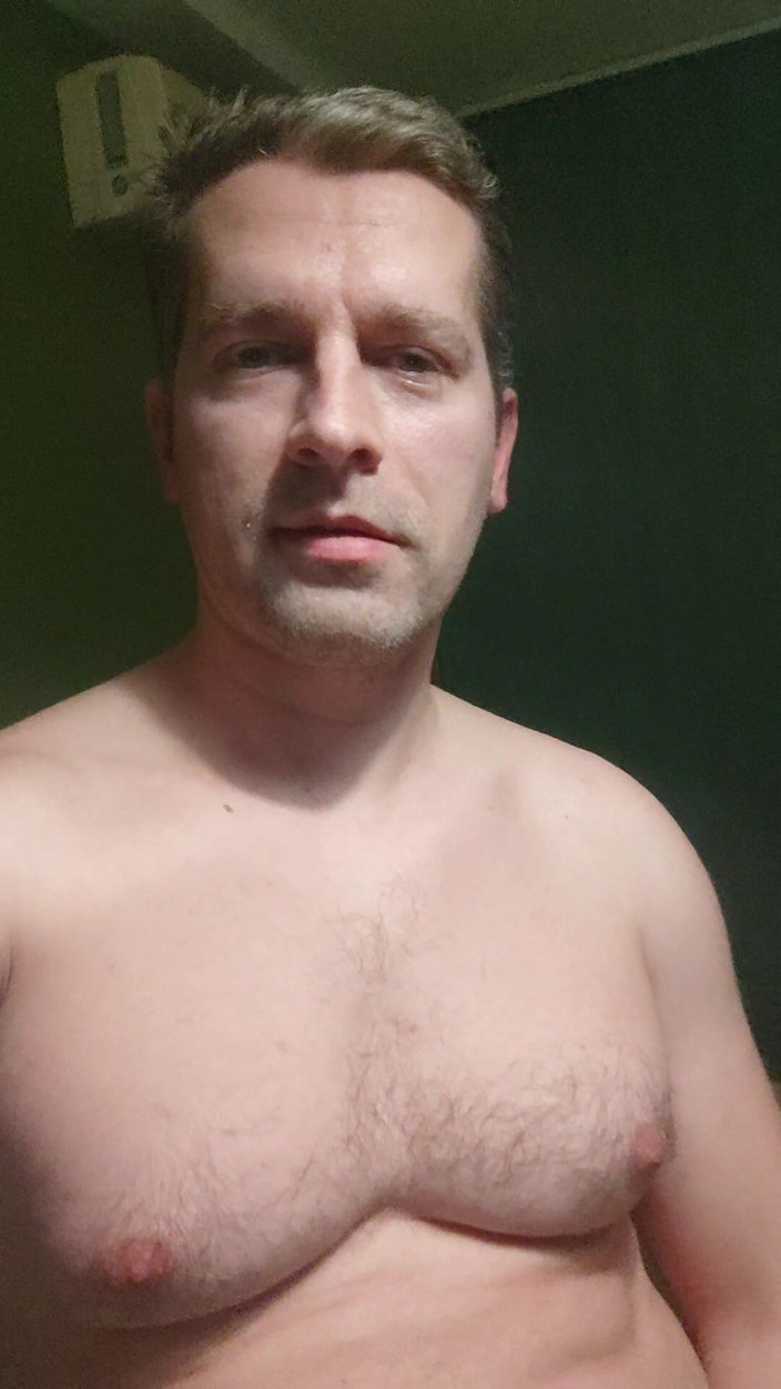 Cock & Body Worship: POV Muž středního věku si honí a láká tě, abys...