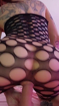Diosa de la masturbación y succión profunda con chorro explosivo