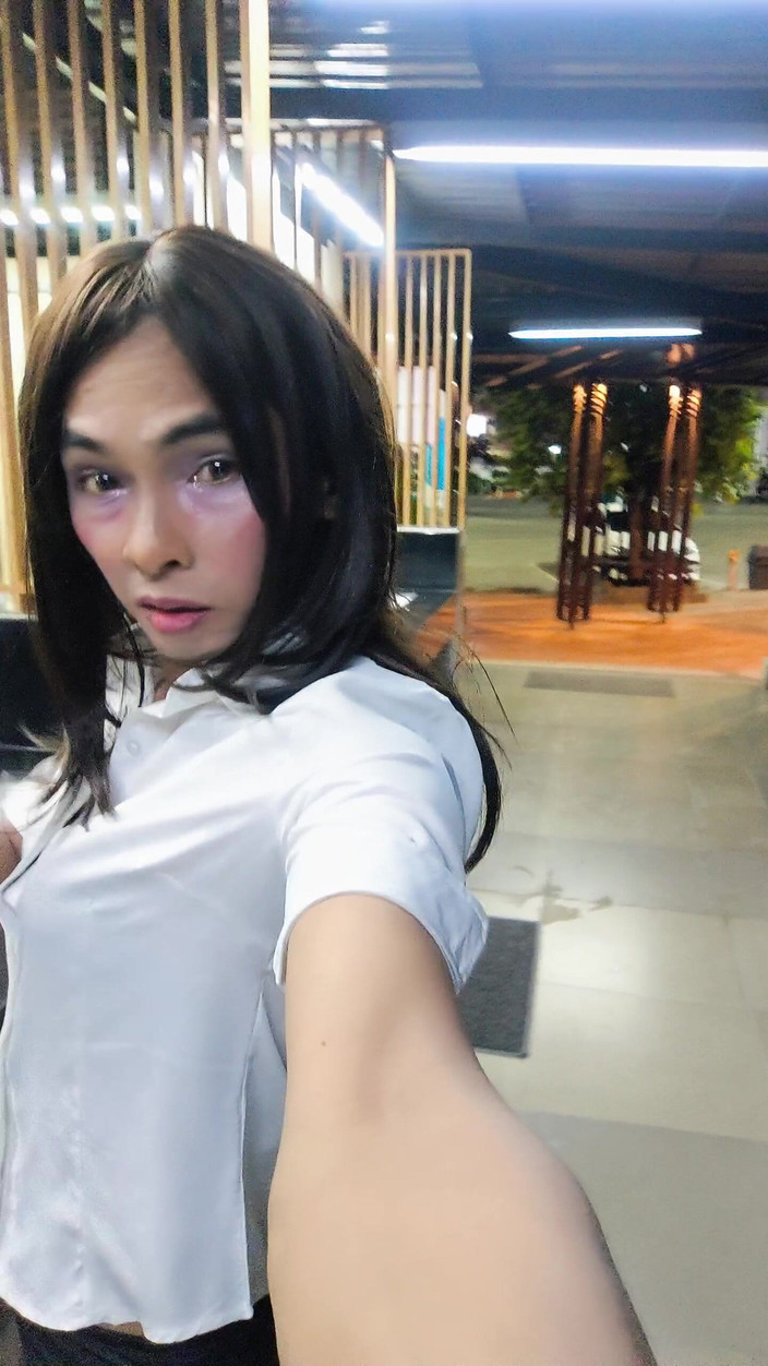 Menaiisd: Banciku bertingkah seperti pelacur.