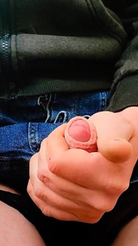 Ao ar livre, close-up na masturbação