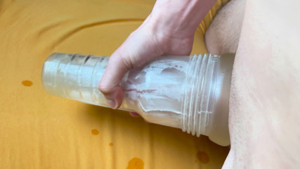 Friend4Fuck Gay+: Faculdade atordoada fode fleshlight - Parte 1
