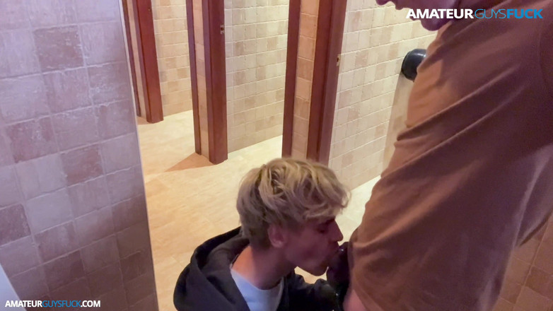Amateur Guys Fuck: Agf014:: Traviesa Pareja Deciden Divertirse En Unos Baños Publicos