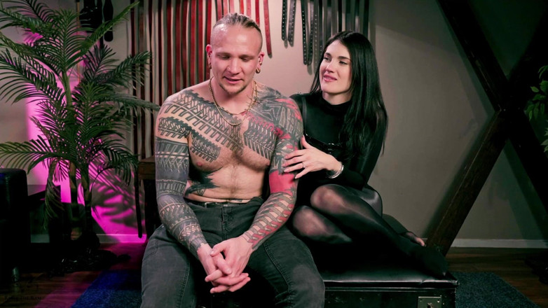 Peter J Hooke: Deslumbrante sensual amante deusa pegging e ordenha