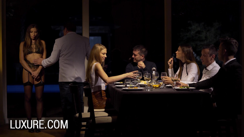 Luxure: Tentação anal durante um jantar swinger