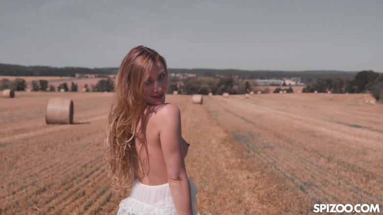 Spizoo: Alexis cea sexy în lenjerie mov adoră analul dur