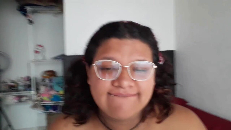 Hot Strawberry: Обнаженная и горячая я нахожу соседку одну в ее комнате