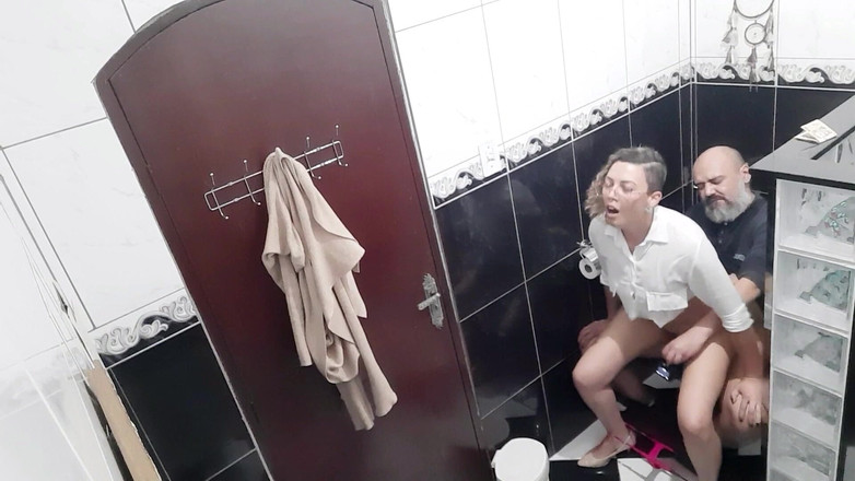 Victor SweetCoupleStories: Lesbička souhlasila, že bude sát a šukat za peníze v kavárně v...