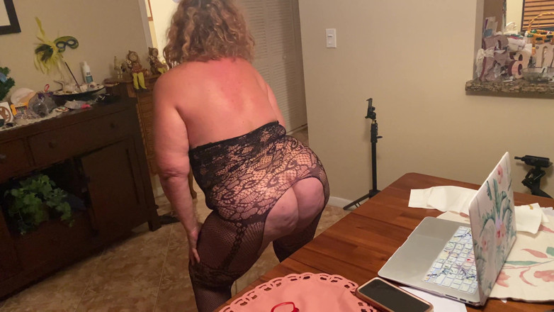 Big Ass 4 U: Lascia che questa cam girl sia la ragazza dei tuoi...