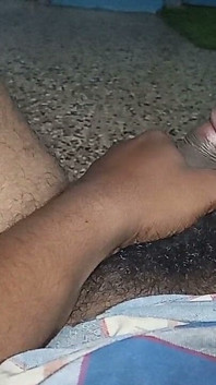 Mi esposa lamiendo tetas con besos
