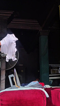 ฉันคือของดีครบเครื่องเลยรู้มั้ย ฉันทำอาหาร ทำความสะอาด แล้วก็รีดเสื้อผ้าให้เขา...เขาต้านฉันไม่ได้เลย!!