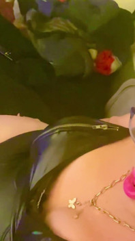 CD Krissy Sweets quer seu pau grande dentro de seu buraco apertado