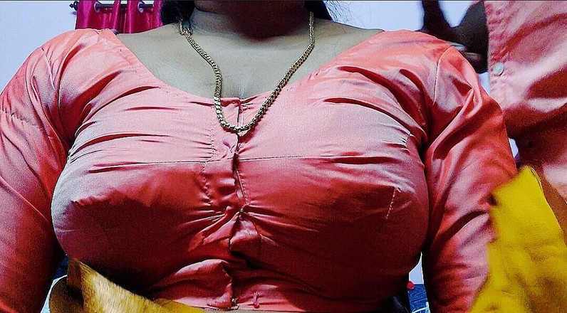 Desi Mohini: Desi Mohini Hot MILF nadržená služka má sex s mladým...