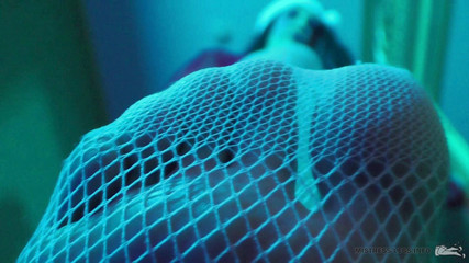 Mistress Legs: Nohy v bílých síťovaných punčochách na dovolené