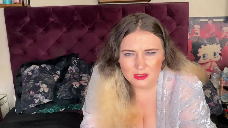 MissFFW: Domina bBW chastises nadelschwanz-verlierer beim rauchen