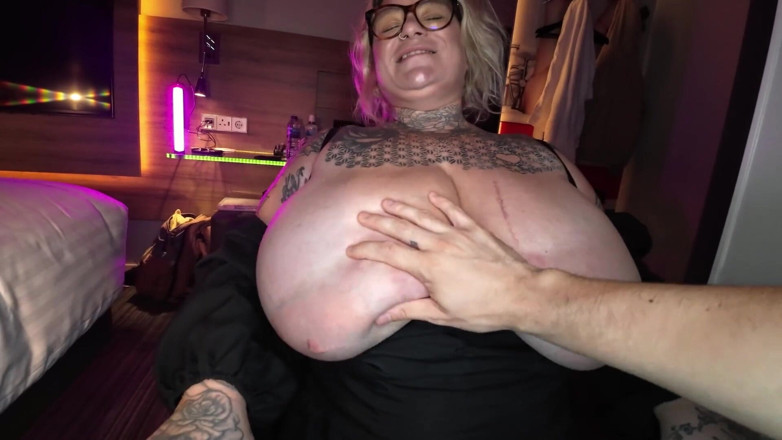 Mr LDN Lad: 巨大なおっぱいぽっちゃり系痴女がザーメンで爆破されました!