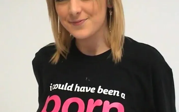 Solo Sensations: Hot British Cutie Pie Jessica Wants to Become a Pornstar...
