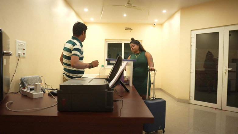 JAYESH GUPTA: Hotel Manager Having Fun with Girl Customer