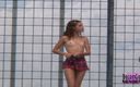 Dream Girls: Danse nue sur un parking