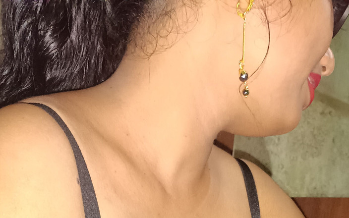 Queen4desi: Awek desi seksi bercakap di luar telefon