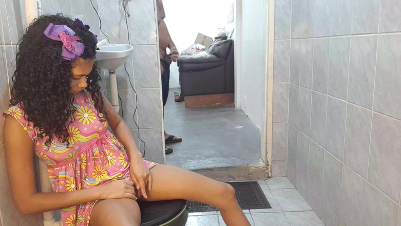 Bebes vagabundas: Leo Ogre Saw Hot Girl in the Bathroom and Fucks...