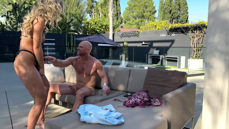 Johnny Sins: Muie și masaj cu soția sexy în curtea din spate - Savvy Suxx