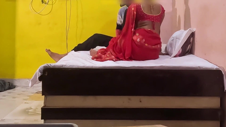 Hot Girls Indian: 温泉はBhabhiに赤Saari積で異なるスタイル