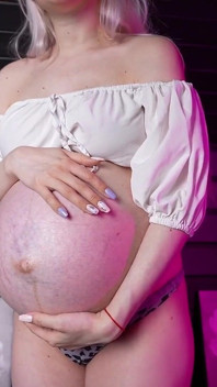 2 Biustonosze I Ogromny Brzuch W Ciąży! Uderzenia w brzuch