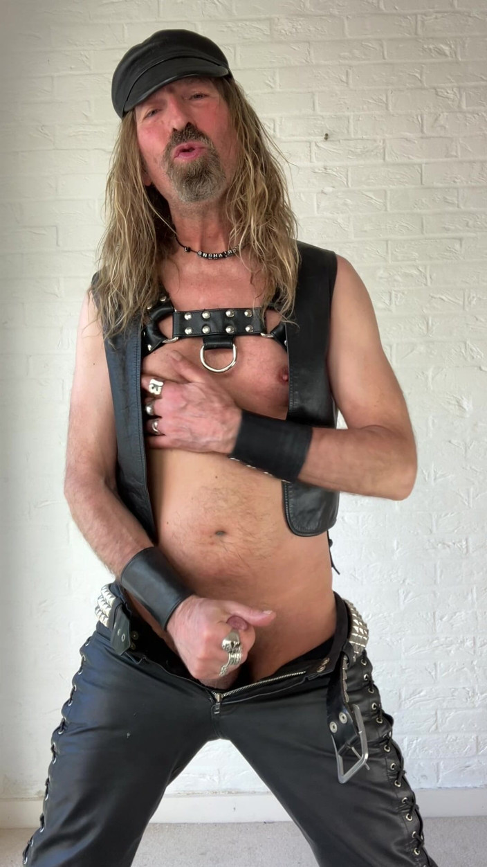 Longhairdude: Tam deri mastürbasyon ve kesikler içinde longhairdude