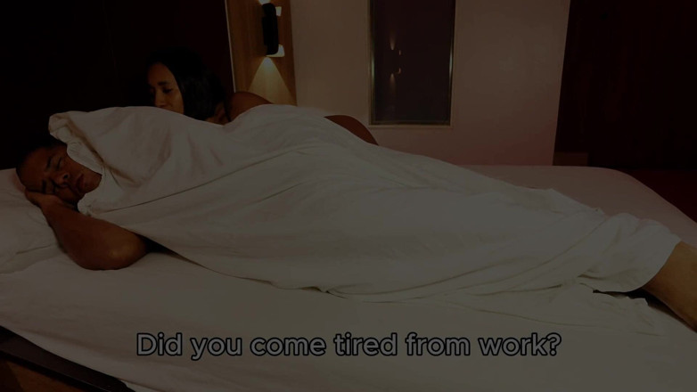 Leyne Rodriguez: Wtf！继母把她的继子误给了她的老公，不小心把他的鸡巴射得满是精液