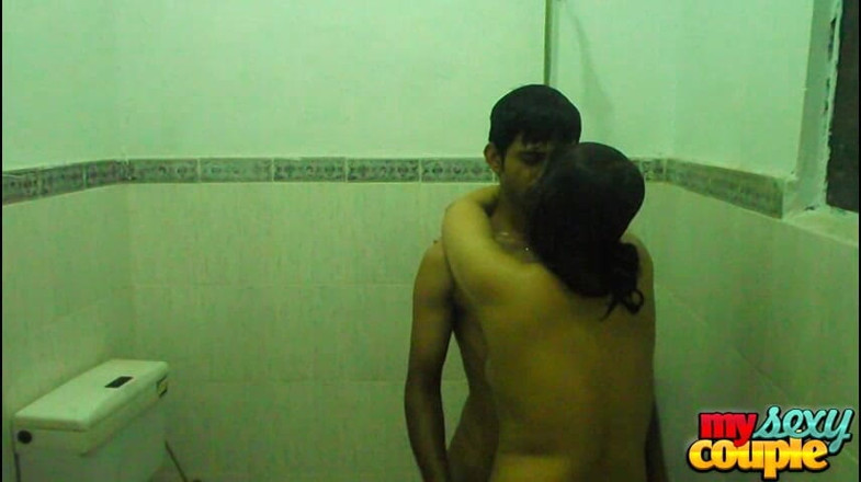 Desi Couple Sunny & Sonia: Desi Couple Making Love While Taking Early Morning Shower