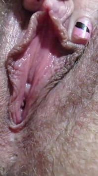 Nat klaarkomen in HD. Grote clitoris spelen en orgasme