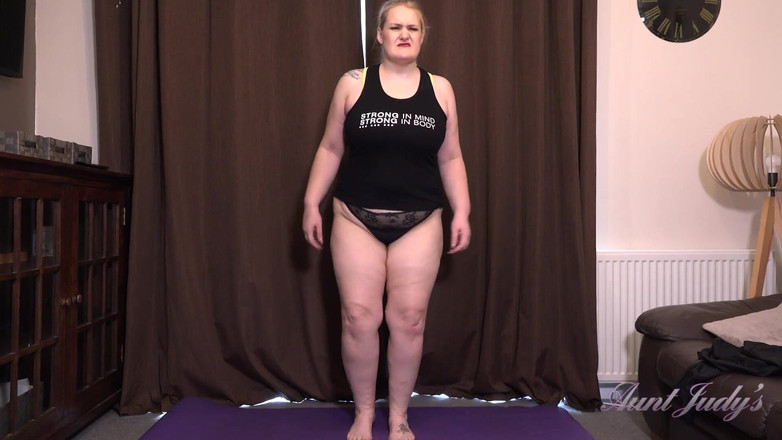 Aunt Judy's: Auntjudys - Malhando com gordinha milf Becky e seus peitões naturais