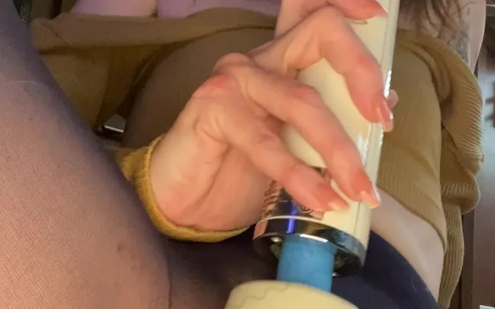 Nina Paradisa: Tiny Soaked as Giantess Cums Through Her Tights