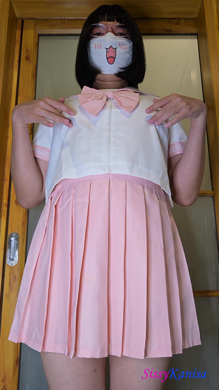 SissyKanisa: Sissy Kanisa Umkleidekabine: Anprobieren Sie Pinkes Seifuku (japanische Seemannsuniform))