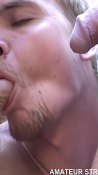 Prosto faceci gubią się na pustyni i grają