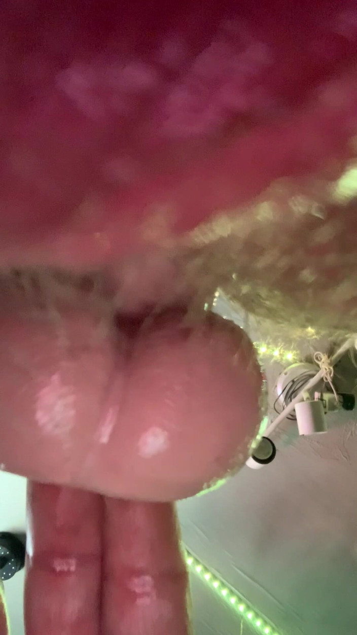 JoeyB: Sbatto tommy con il mio dildo preferito