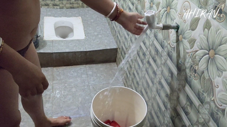 Aahan Ahiran: Asian Indian Village Girl Forplay with Her Boyfriend in Bathroom....