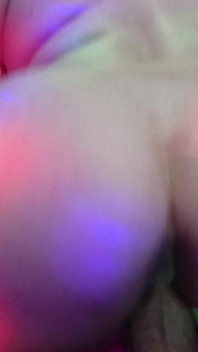 Privater tanz endet mit stripperin, auf bbc lutschen und einen cumshot bekommen