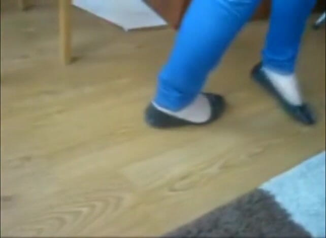 Foot Girls: Давю маленькую солдатку-игрушку