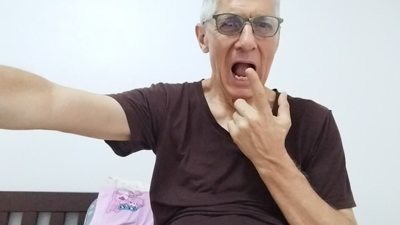 Big uncut hard cock: Язык показывает, трахаю мой большой член