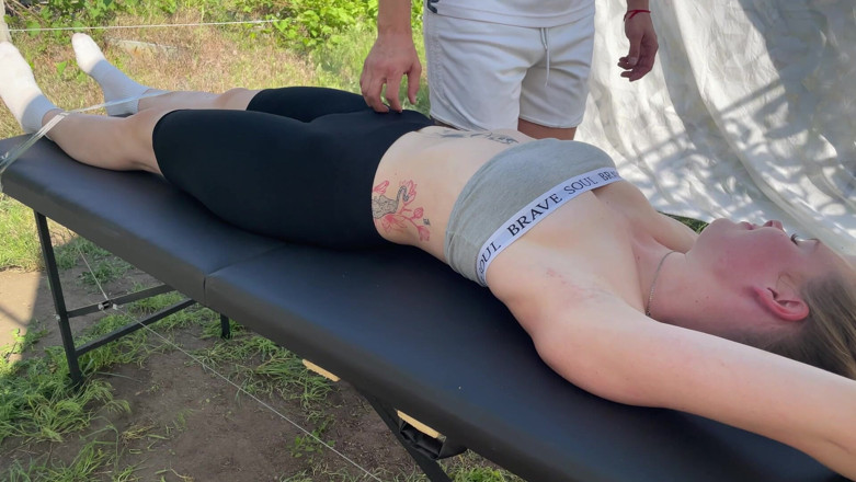 HotPrincessUA: Registrato e solleticato al picnic: solletico controllo totale