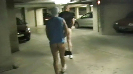 Gaybareback: Potrestán medvědem xxl na parkovišti