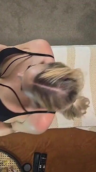 Birds Eye Neuken Massage Tafel Top Down Blondine
